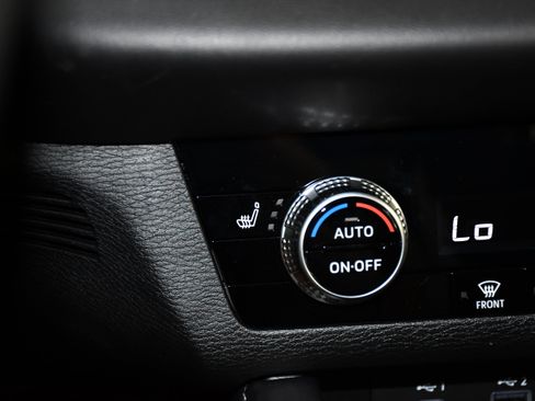 Used 2025 Mitsubishi Outlander SE AWD/4WD image 29