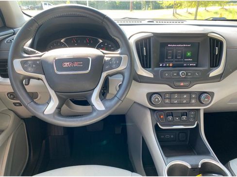 Used 2021 GMC Terrain SLE FWD image 3