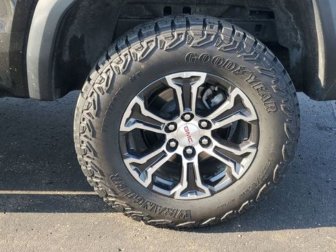 Used 2024 GMC Canyon AT4 w/ AT4 Premium Package image 5