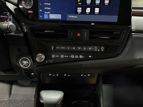 Used 2024 Lexus ES 350 w/ Premium Package image 21