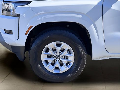 Used 2024 Nissan Frontier SV image 36