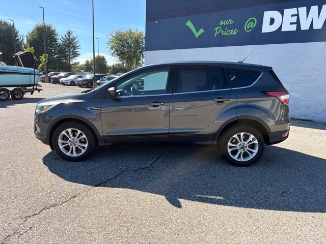 Used 2017 Ford Escape SE w/ SE Cold Weather Package AWD/4WD image 2