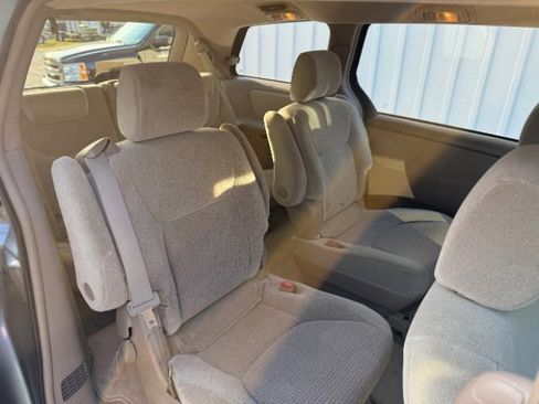 Used 2007 Toyota Sienna CE image 7