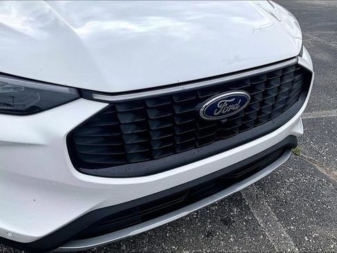 Used 2023 Ford Escape Platinum w/ Premium Technology Package AWD/4WD image 30