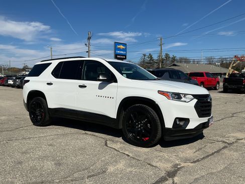 Certified 2021 Chevrolet Traverse Premier w/ Redline Edition AWD/4WD image 3