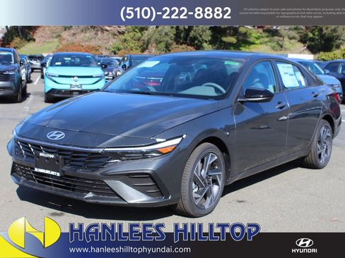 New 2025 Hyundai Elantra SEL image 3