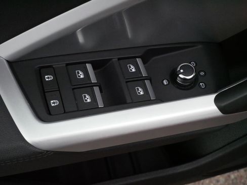 Used 2025 Audi Q3 2.0T Premium image 19