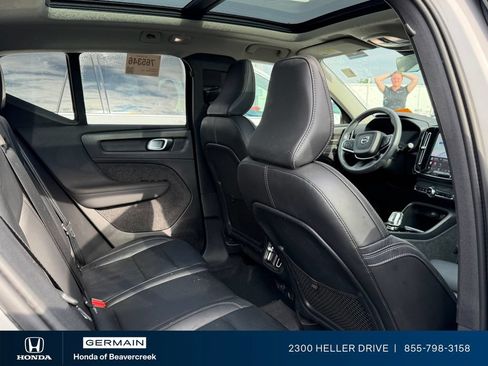 Used 2023 Volvo XC40 B4 Ultimate FWD image 4