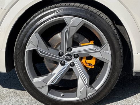 Used 2022 Audi e-tron S Prestige image 25