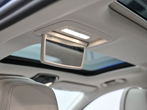 Used 2022 BMW ALPINA B7 xDrive w/ Luxury Rear Seating Package image 40