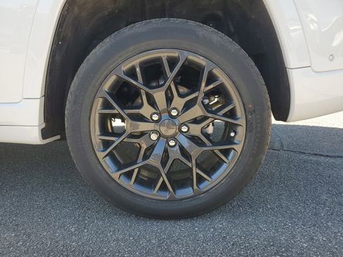 New 2026 Jeep Grand Cherokee Summit image 12