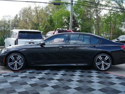 Used 2017 BMW 750i RWD image 11