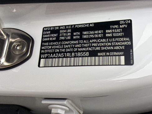 Certified 2024 Porsche Macan AWD/4WD image 26