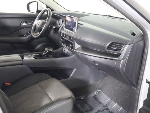 Used 2025 Nissan Rogue SV FWD image 21