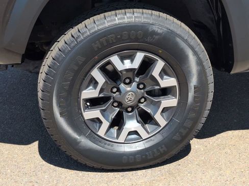 Used 2020 Toyota Tacoma TRD Off-Road w/ Technology Package AWD/4WD image 33