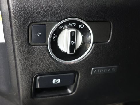 Used 2014 Mercedes-Benz SLK 250 image 22