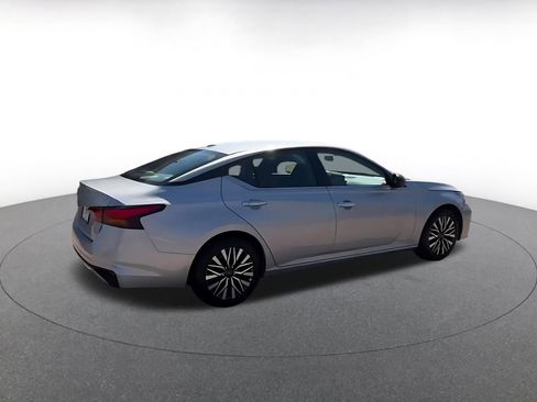 Used 2025 Nissan Altima 2.5 SV FWD image 15