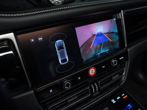 Certified 2026 Porsche Macan AWD/4WD image 27
