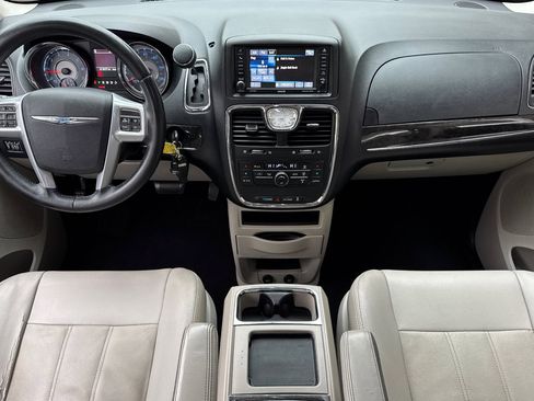 Used 2013 Chrysler Town & Country Touring image 16