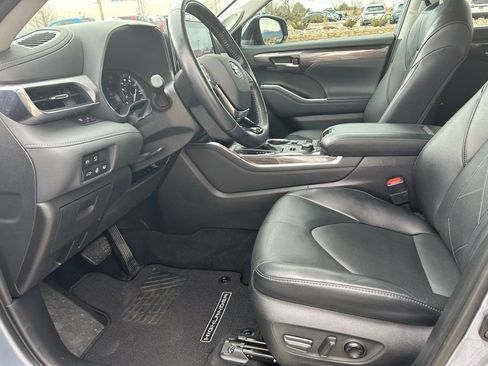 Used 2021 Toyota Highlander Platinum image 24