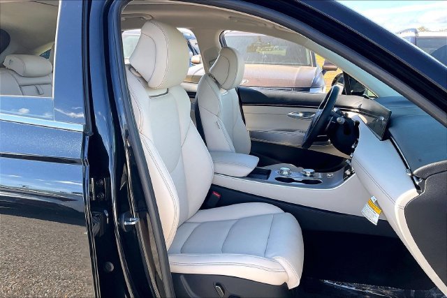 Certified 2026 Genesis GV70 2.5T Select AWD/4WD image 9