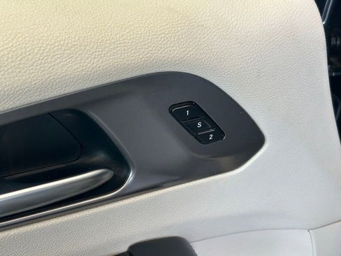 Used 2020 Chrysler Pacifica Touring-L Plus FWD image 54