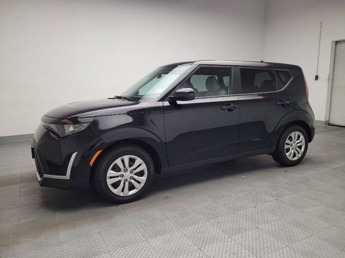 Used 2024 Kia Soul LX image 2