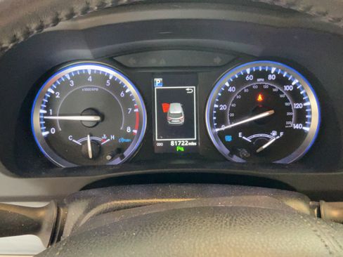 Used 2019 Toyota Highlander Limited FWD image 11