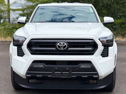 Used 2025 Toyota Tacoma SR5 AWD/4WD image 8