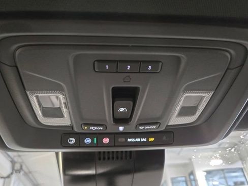 Used 2025 Chevrolet Silverado 3500 High Country w/ Technology Package AWD/4WD image 32