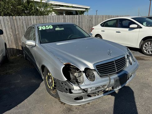 Used 2005 Mercedes-Benz E 500 Sedan image 3