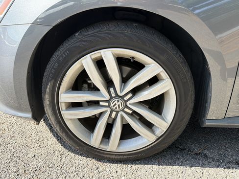 Used 2017 Volkswagen Passat 1.8T SE FWD image 7
