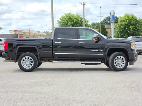 Used 2019 GMC Sierra 2500 Denali w/ Duramax Plus Package AWD/4WD image 8
