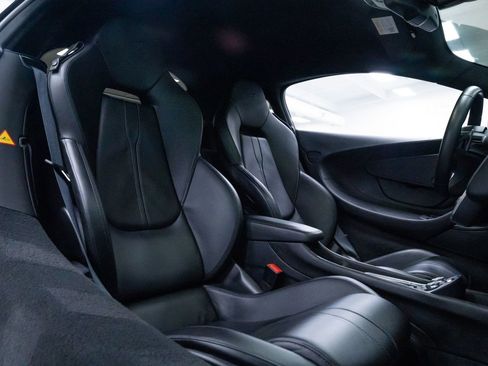 Used 2018 McLaren 570S Coupe RWD image 25