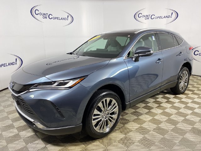 Used 2024 Toyota Venza XLE AWD/4WD image 3
