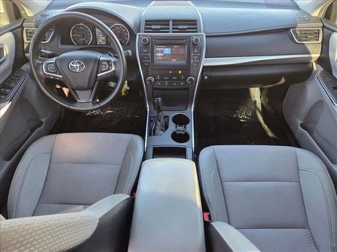 Used 2017 Toyota Camry SE image 16