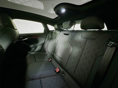 New 2025 Audi S6 e-tron Premium Plus image 17