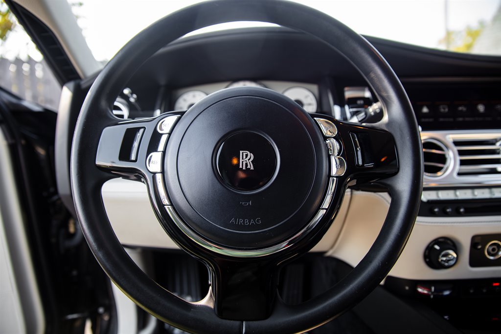 Used 2014 Rolls-Royce Ghost RWD image 18