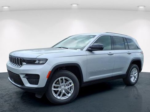 New 2026 Jeep Grand Cherokee Laredo AWD/4WD image 2