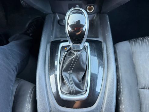 Used 2020 Nissan Rogue SV FWD image 20