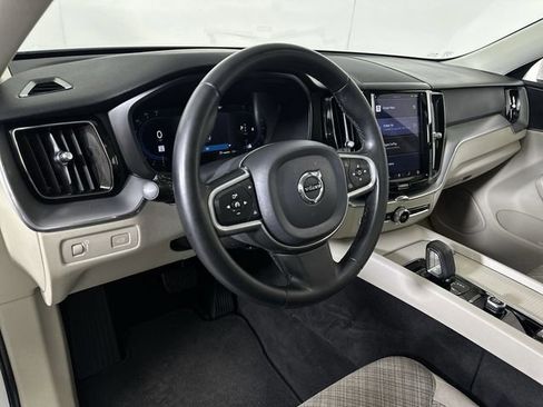 Used 2022 Volvo XC60 B5 Momentum AWD/4WD image 10