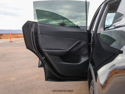 Used 2021 Tesla Model Y Long Range image 16