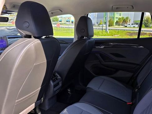 New 2025 Volkswagen Tiguan SE image 27