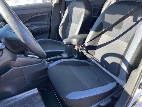 Used 2025 Nissan Versa SV image 32