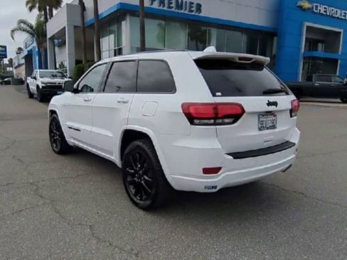 Used 2018 Jeep Grand Cherokee Altitude RWD image 6