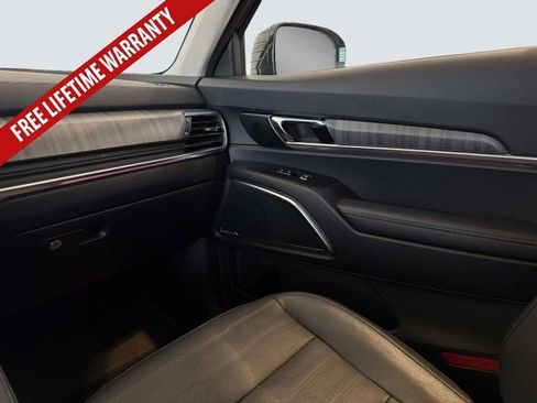Used 2023 Kia Telluride AWD image 32