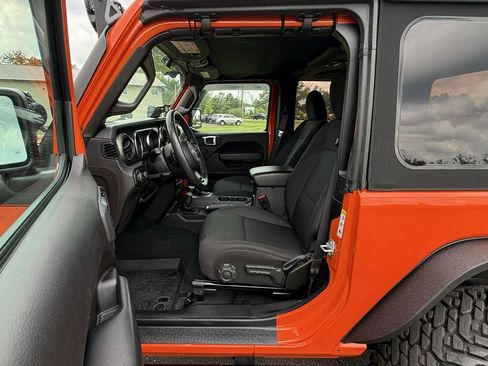 Used 2019 Jeep Wrangler Sport AWD/4WD image 18