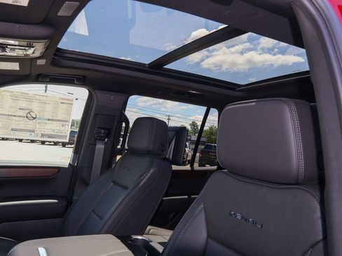 New 2026 GMC Yukon Denali w/ Advanced Technology Package AWD/4WD image 8