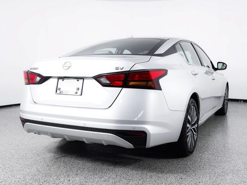 Used 2023 Nissan Altima 2.5 SV FWD image 9