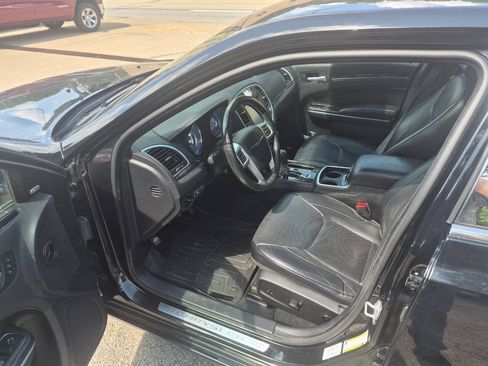 Used 2014 Chrysler 300 C w/ Light Group AWD/4WD image 6